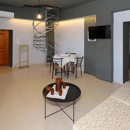 Pnoi Villa Maroulas